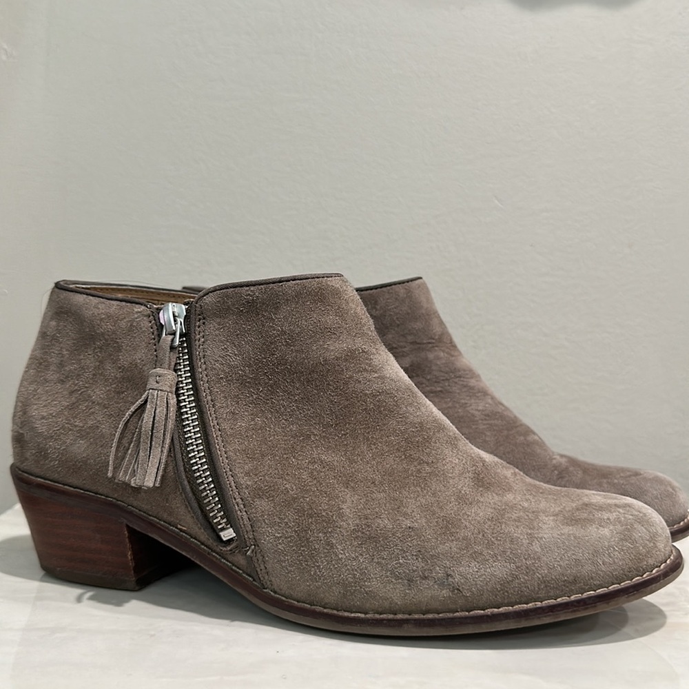 Vionic Suede Upper Stacked Heel Side Zipper Tassel Ankle Booties Boots 8